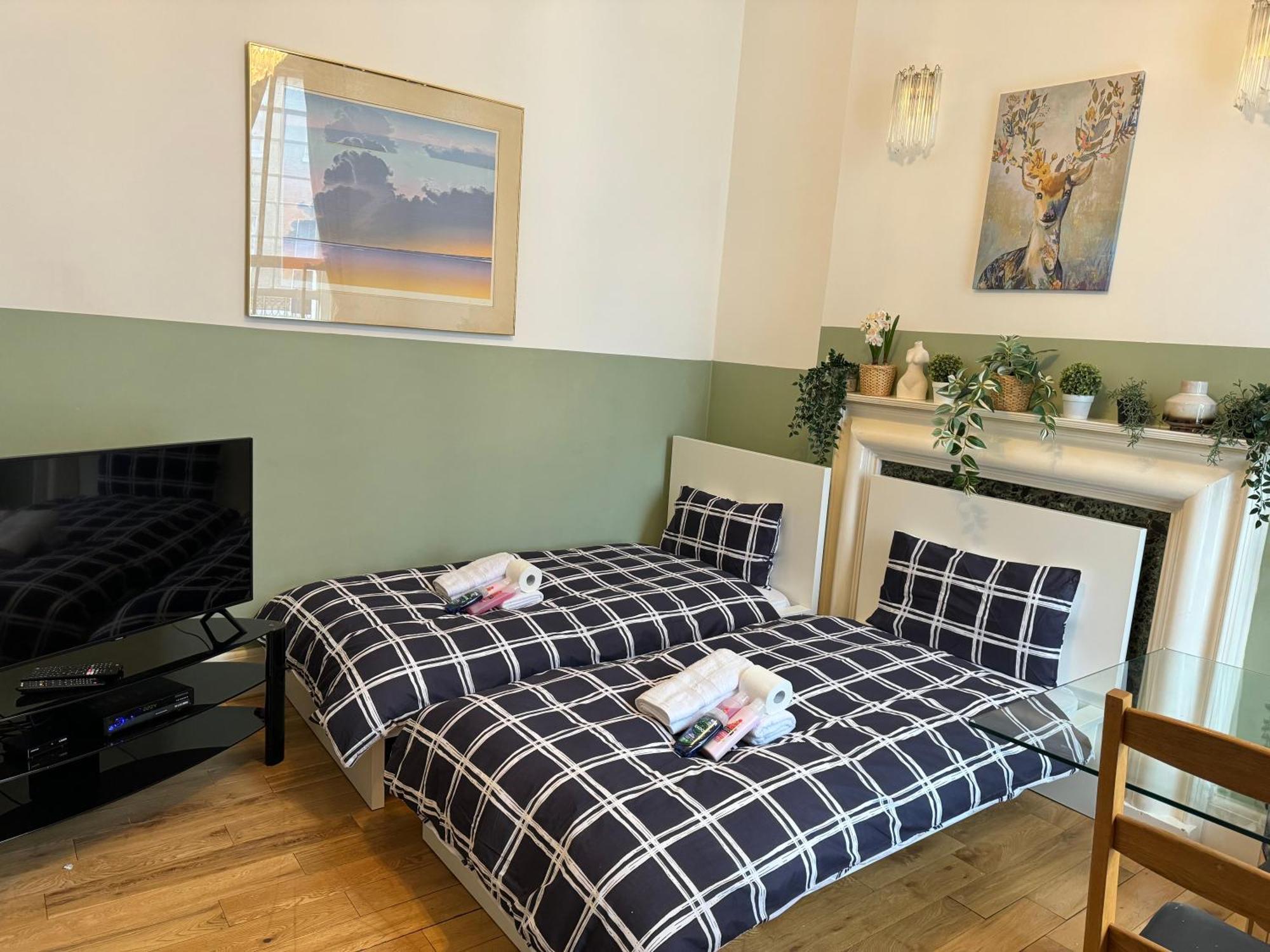 Central And Affordable Flat For 6 People In Zone 1 - Baker Street - With Breakfast Included ลอนดอน ภายนอก รูปภาพ