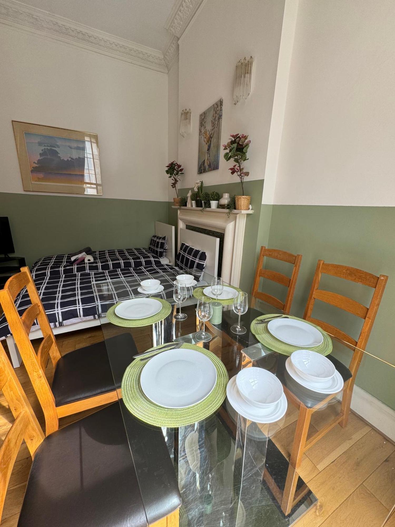 Central And Affordable Flat For 6 People In Zone 1 - Baker Street - With Breakfast Included ลอนดอน ภายนอก รูปภาพ